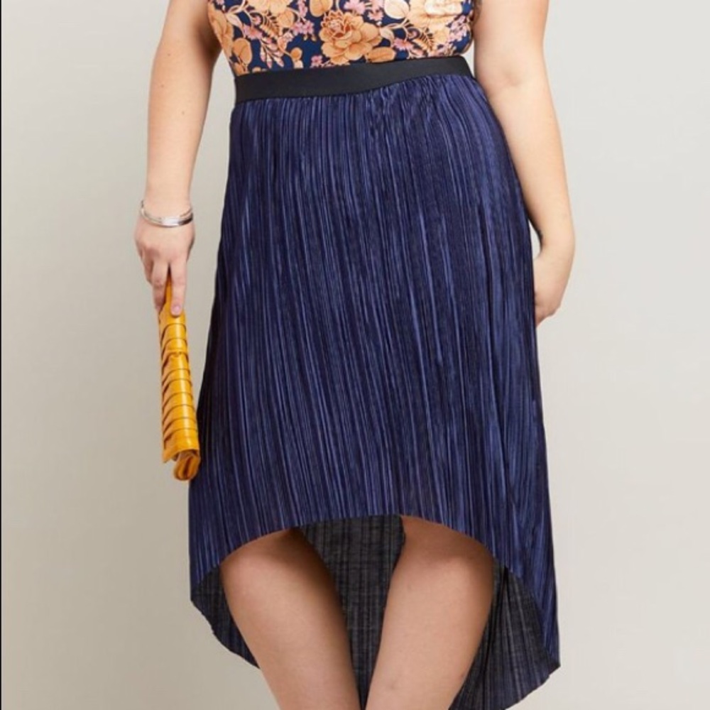 Navy high low hem pleated skirt